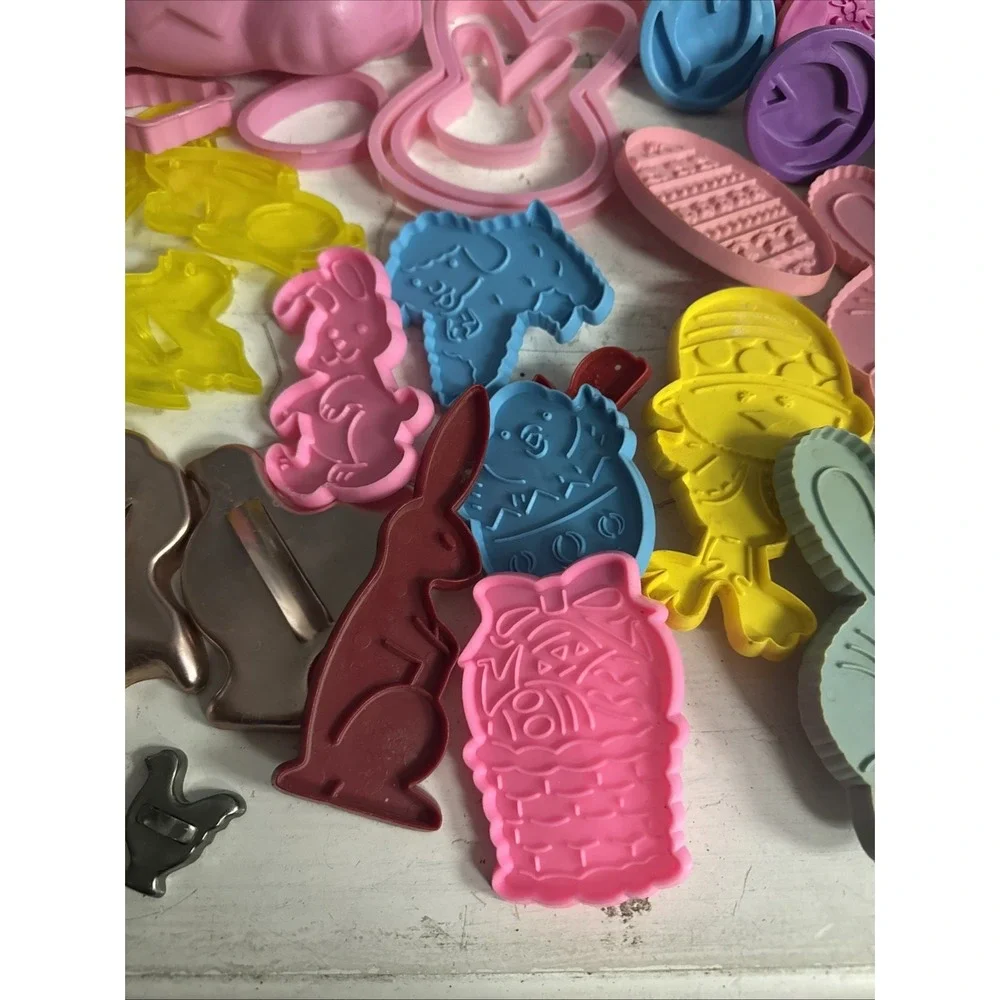 Huge Lot of‎ 33 Vintage Plastic Easter Cookie Cutters Stamps And Jello Mold